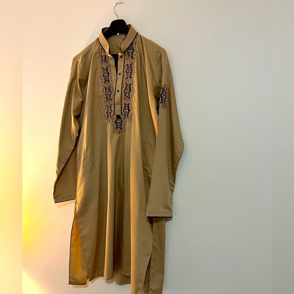 Men’s salwar kameez with optional sleeveless vest or coat